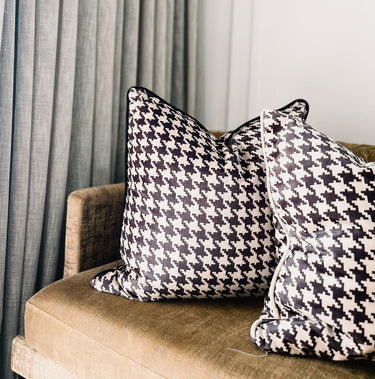 The Perfect Pillow Sizes for Your Accent Chair - Archiology