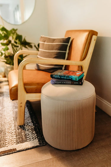 What Color Accent Chair Goes with a Brown Sofa? - Archiology