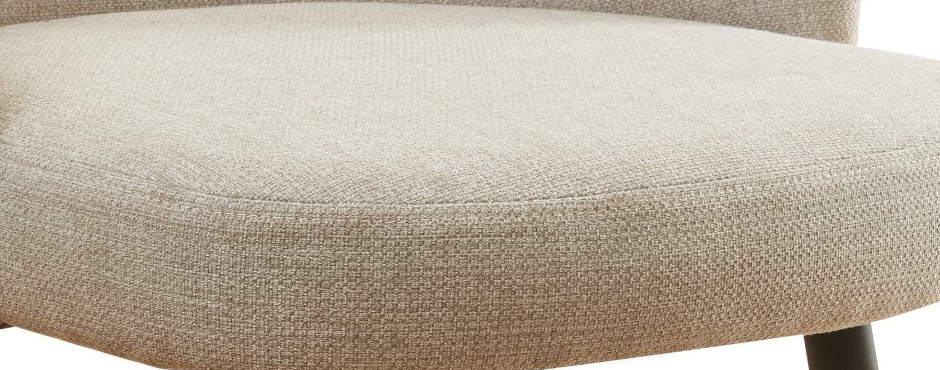 Sand Sereni cushion edge and seam
